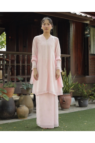 SERI KEBARUNG IN SOFT PINK -  (SELENDANG INCLUDED)